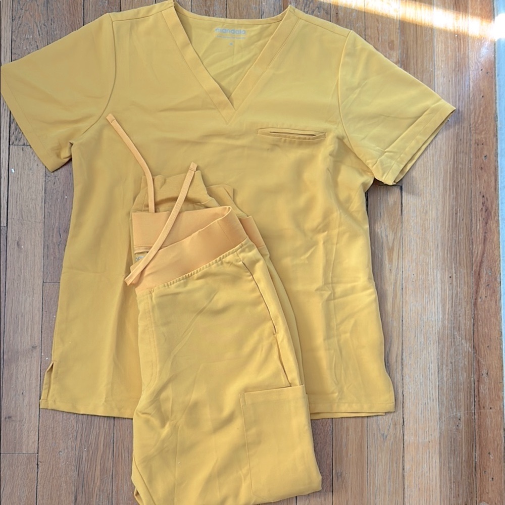 Mandala Honey Yellow Scrub Set